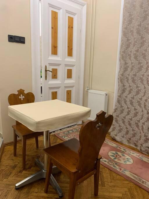 Central Location For One Person Budapest Exteriör bild