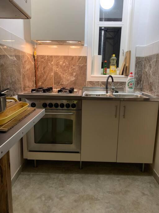 Central Location For One Person Budapest Exteriör bild